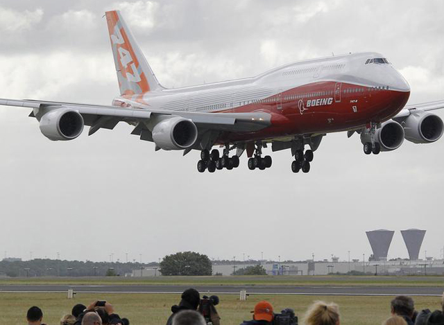 ဘိုးရင္း 747-8 ေလယာဥ္တစ္စင္းအား ေတြ႕ရစဥ္ (ဓာတ္ပံု-အင္တာနက္)