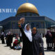 အစၥေရးႏို္င္ငံ ေဂ်႐ုဆလမ္ၿမိဳ႕ရွိ Al-Aqsa mosque ဗလီေက်ာင္းဝင္အတြင္း ခရီးသြားမ်ားအား ေတြ႕ရစဥ္ (ဆင္ဟြာ)