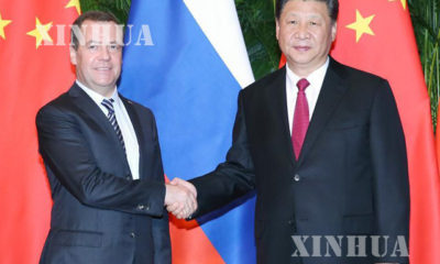 တရုတ္ႏုိင္ငံ သမၼတ ရွီက်င့္ဖိန္ (ယာ)ႏွင့္ ရုရွားႏုိင္ငံ ဝန္ႀကီးခ်ဳပ္ ဒီမီထရီးမက္ဗီဒက္ဗ္ (Dmitry Medvedev) (ဝဲ) တုိ႔ ရွန္ဟိုင္းၿမိဳ႕၌ ႏိုဝင္ဘာ ၅ ရက္ကေတြ႕ဆံုစဥ္ (ဆင္ဟြာ)