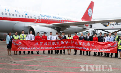 Sichuan Airlines ေလယာဥ္ ျဖင့္ တ႐ုတ္ ႏုိင္ငံ ရွီးအန္း ၿမိဳ႕ မွ ရန္ကုန္ ၿမိဳ႕ သို႕ ေရာက္ရွိလာေသာ ခရီးသည္မ်ားအား ျမင္ေတြ႕ရစဥ္(ဓာတ္ပံု-YACL)