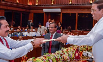 သီရိလကၤာႏိုင္ငံ Mahinda Rajapakse အား ဝန္ႀကီးခ်ဳပ္သစ္အျဖစ္ ခန္႔အပ္ျခင္း အခမ္းအနားတြင္ ေတြ႕ရစဥ္ (ဓာတ္ပံု-အင္တာနက္)