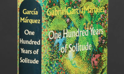 ဂါစီယာ မာကြတ္စ္ (Garcia Marquez) ေရးသားေသာ “One Hundred Years of Solitude” စာအုပ္အား ေတြ႕ရစဥ္ (ဓာတ္ပံု-အင္တာနက္)