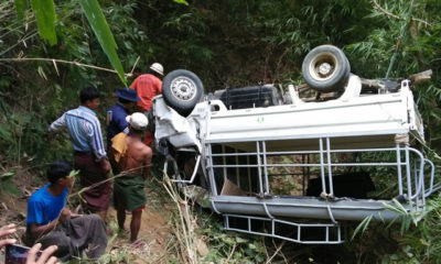 မင္းကင္း -ကေလးဝကားလမ္းအနီး ေခ်ာက္အတြင္း ကားတစ္ဦးထိုးက်ေနမႈအား ေတြ႔ရစဥ္(အင္တာနက္)