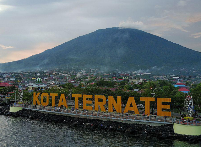 အင္ဒိုနီးရွားႏုိင္ငံ ရွိ Kota Ternate ၿမိဳ႕ အားေတြ႕ရစဥ္ (ဓါတ္ပံု-အင္တာနက္)