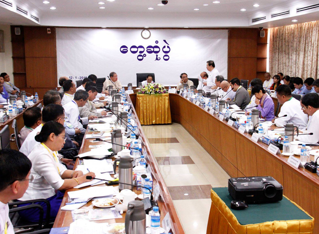 ဒုတိယသမၼတ(၁) ဦးျမင့္ေဆြ ႏွင္႔ စီးပြားေရးလုပ္ငန္းရွင္မ်ား၂၃ ႀကိမ္ေျမာက္ေတြ႔ဆံုပြဲအားေတြ႔ရစဥ္ (ဓာတ္ပံု--UMFCCI)