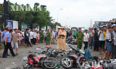 ဗီယက္နမ္ႏုိင္ငံ၌ ဇန္နဝါရီ ၂ ရက္က ျဖစ္ပြားခဲ့ေသာ ဆုိင္ကယ္တုိက္မႈျမင္ကြင္းအားေတြ ့ရစဥ္(ဆင္ဟြာ)