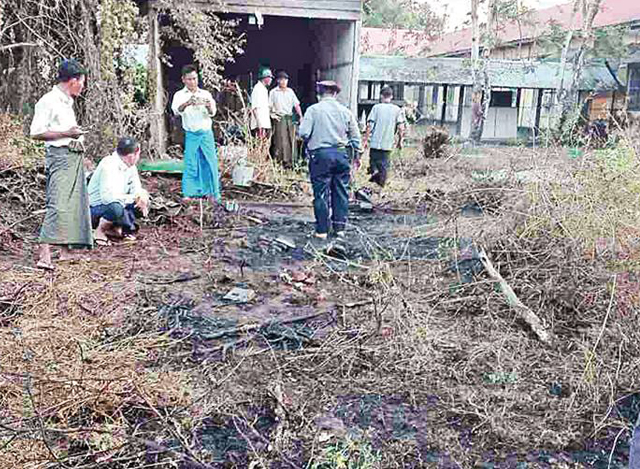 ေပါက္ကြဲမႈျဖစ္ေပၚခဲ့ေသာ ေနရာအား စစ္ေဆးမႈျပဳလုပ္ေနစဥ္(ေၾကးမံု)