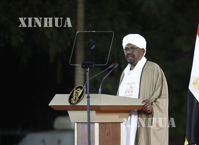 သမၼတOmar al-Bashirက ဆူဒန္ႏုိင္ငံ ခါတြန္ၿမိဳ႕တြင္ ႏုိင္ငံေတာ္အေရးေပၚကာလအျဖစ္ ေၾကညာေနစဥ္ (ဆင္ဟြာ)