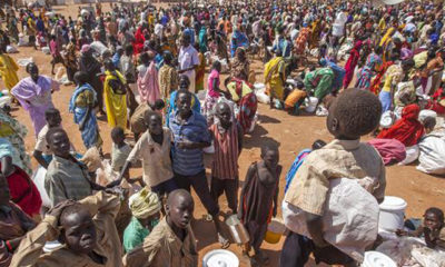 ဆူဒန္ႏိုင္ငံ South Darfur ျပည္နယ္ရွိ IDP စခန္းတစ္ခုတြင္ ေနထိုင္သူမ်ားအား ေတြ႕ရစဥ္ (ဓာတ္ပံု-အင္တာနက္)