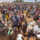 ဆူဒန္ႏိုင္ငံ South Darfur ျပည္နယ္ရွိ IDP စခန္းတစ္ခုတြင္ ေနထိုင္သူမ်ားအား ေတြ႕ရစဥ္ (ဓာတ္ပံု-အင္တာနက္)