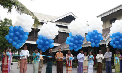 အျပာေရာင္ကမၺည္းျပားတပ္ဆင္ျခင္းအခမ္းအနားက်င္းပေနစဥ္ (ဓာတ္ပံု--YRG)