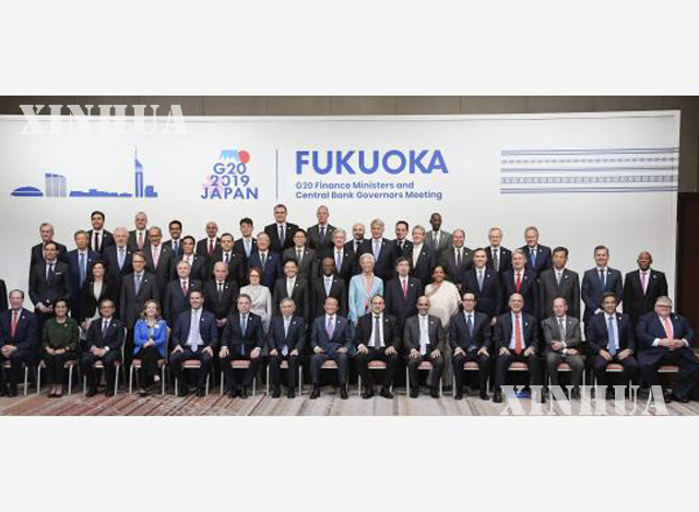 ဂ်ပန္ႏုိင္ငံ ဖူကူအုိကာၿမိဳ႕တြင္ က်င္းပသည့္ G20 ၀န္ႀကီးအဆင့္ အစည္းအေ၀း စုေပါင္းအမွတ္တရဓာတ္ပုံအား ေတြ႔ရစဥ္ (ဆင္ဟြာ)