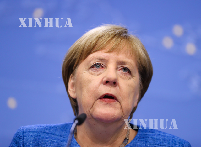 ဂ်ာမနီ၀န္ႀကီးခ်ဳပ္ အိန္ဂ်လာမာကဲလ္(Angela Merkel) အား ေတြ႔ရစဥ္(ဆင္ဟြာ)