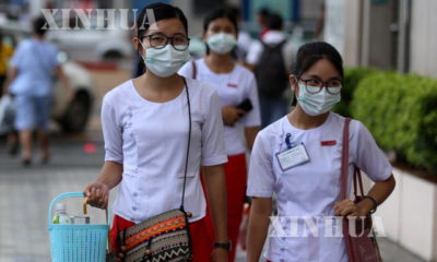 H1N1 ပိုးကူးစက္မႈမရွိရန္ maskတပ္ဆင္သံုးစြဲသူမ်ား အားေတြ႔ရစဥ္ (ဆင္ဟြာ)