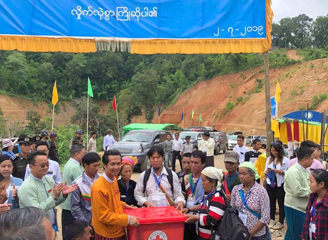 ထိုင္းႏိုင္ငံမွ မိမိဆႏၵအေလ်ာက္ ေနရပ္ျပန္လိုသူ ျမန္မာႏိုင္ငံသားမ်ားအား ႀကဳိဆုိ လက္ခံေရး ေဆာင္ရြက္မႈမ်ားအား ေတြ ့ရစဥ္(ဓာတ္ပုံ - MOFA)