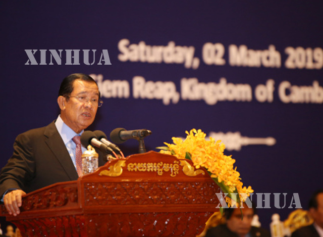 ကေမာၻဒီးယား ႏုိင္ငံ ၀န္ႀကီးခ်ဳပ္ Samdech Techo Hun Sen က မတ္လ အတြင္း ျပဳလုပ္ခဲ့ေသာ အခမ္းအနား တစ္ခုတြင္ မိန္ ့ခြန္း ေျပာၾကားစဥ္(ဆင္ဟြာ)