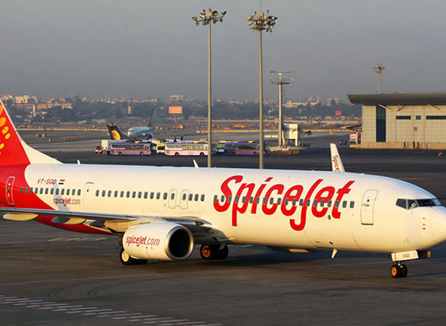 Spicejet ေလေၾကာင္းလိုင္းမွ ေလယာဥ္တစ္စင္းအား ေတြ႕ရစဥ္ (ဓာတ္ပံု-အင္တာနက္)