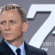 ဂ်ိန္းစ္ဘြန္း မင္းသား Daniel Craig ကုိ ေတြ ့ရစဥ္(ဆင္ဟြာ)