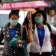 H1N1 ေရာဂါ ကူးစက္မႈမရွိရန္ mask တပ္ဆင္ သြားလာသူမ်ားအားေတြ႔ရစဥ္ (ဆင္ဟြာ)