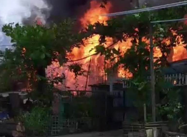 သာကေတမြို ့နယ်၌ ဖြစ်ပွားခဲ့သော မီးလောင်မှုအား တွေ့ရစဉ်(ဓာတ်ပုံ - Ministry of Home Affairs, Myanmar)