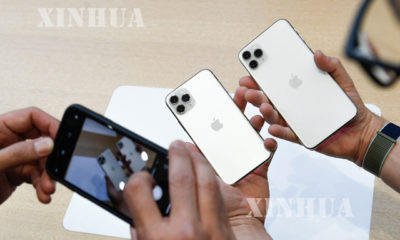 Apple က iPhone ႏွင့္ iPad အပါအဝင္ ထုတ္ကုန္အသစ္မ်ား မိတ္ဆက္သည့္ အခမ္းအနားအား ေတြ႕ရစဥ္ (ဆင္ဟြာ)