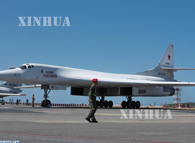 ႐ုရွား မဟာဗ်ဴဟာေျမာက္ Tu-160 ဗုံးႀကဲေလယာဥ္အား ေတြ ့ရစဥ္(ဆင္ဟြာ)