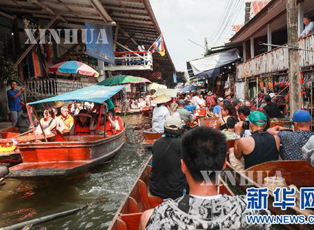 ထိုင်းနိုင်ငံသို့ သွားရောက်လည်ပတ်ကြသော ခရီးသွားဧည့်သည်များအား တွေ့ရစဉ်(ဆင်ဟွာ)