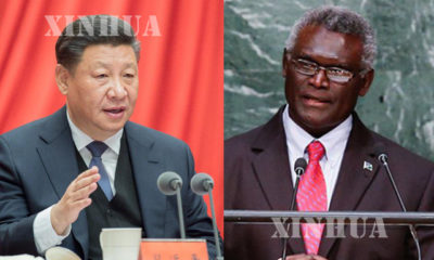 တရုတ်နိုင်ငံ သမ္မတ ရှှီကျင့်ဖိန် (ဝဲ) နှင့် ဆော်လမွန်ကျွန်းနိုင်ငံ ဝန်ကြီးချုပ် မနာဆာ ဆိုဂါဗေးတို့အား တွေ့ရစဉ် (ဆင်ဟွာ)