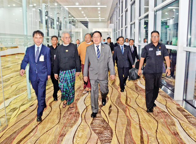 မြန်မာလွှတ်တော် ချစ်ကြည်ရေး ကိုယ်စားလှယ် အဖွဲ့ ကိုရီးယားသမ္မတနိုင်ငံသို့ ထွက်ခွာစဉ်(ဓာတ်ပုံ-MOI)
