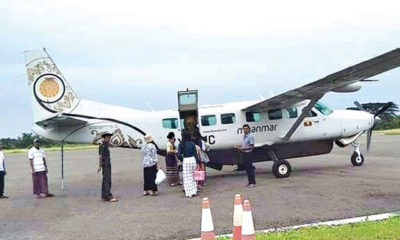 ရန်ကုန်-မာန်အောင်လေကြောင်းလိုင်း မှလေယာဉ်တစ်စီးအားတွေ့ရစဉ် (ဓာတ်ပုံ--မြန်မာ့အလင်း)