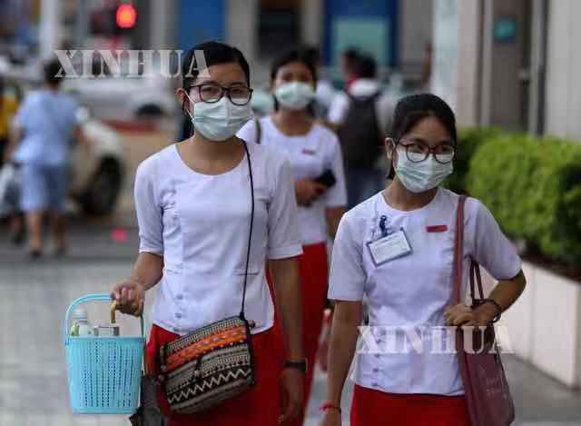 ရာသီတုပ်ကွေး H1N1 ရောဂါ ကူးစက်မှုမရှိစေရန် mask တပ်ဆင်သုံးစွဲသူများအား တွေ့ရစဉ် (ဆင်ဟွာ)