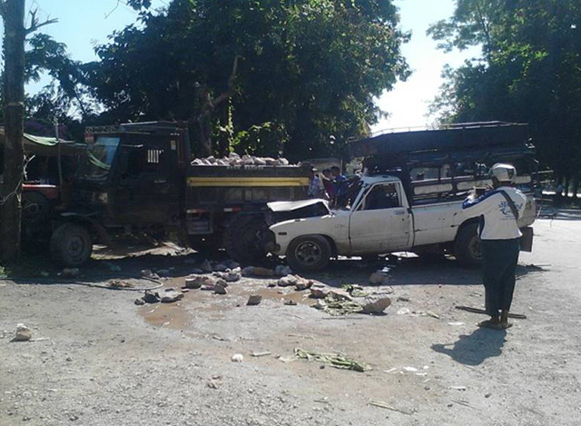 ပုသိမ်ကြီး မြို့နယ်၌ ဖြစ်ပွားခဲ့သော ယာဉ်တိုက်မှု ဖြစ်စဉ်အား တွေ့ရစဉ်(ဓာတ်ပုံ - Ministry of Home Affairs, Myanmar)