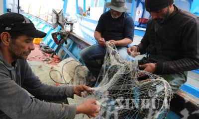 တူနီးရှား ငါးဖမ်းသင်္ဘောတစ်စင်းတွင် အလုပ်လုပ်နေသူများအား တွေ့ရစဉ် (ဆင်ဟွာ)