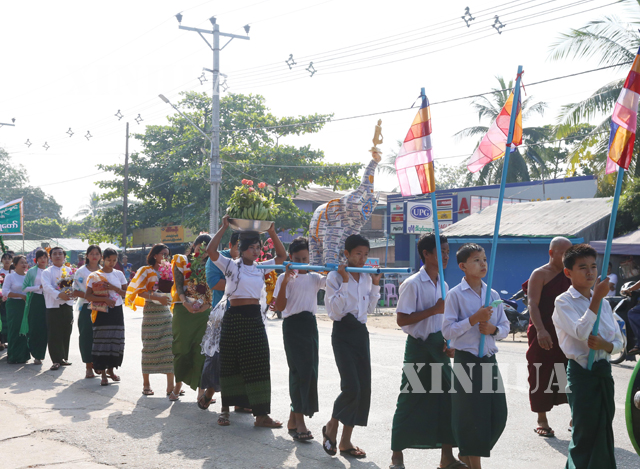 မြန်မာ(၁၂)လရာသီတွင် တန်ဆောင်မုန်းလ၏ ထင်ရှားသော ပွဲတော် တစ်ခု ဖြစ်သည့် ကထိန်ပွဲခင်းခြင်း(ဝါ) ကထိန် သင်္ကန်း ကပ်လှုသည့် ကထိန်ပွဲများအား မြို့ပြ ၊ ကျေးလက် နေရာအနှံ့ ကျင်းပလျက် ရှိရာ တန်ဆောင်မုန်း လပြည့်နေ့(နိုဝင်ဘာ ၁၁ ရက်)တွင် ရန်ကုန်တိုင်းဒေသကြီး ဒလ မြို့နယ်၌ ကထိန်ပွဲ ကျင်းပ ဆင်နွှဲနေမှုများအား တွေ့ရစဉ်(ဆင်ဟွာ)