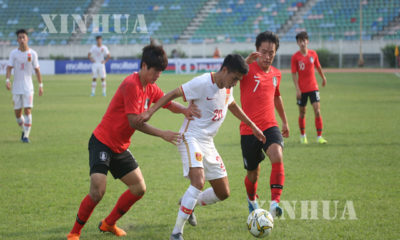 တရုတ် နိုင်ငံ ယူ ၁၉ ဘောလုံးအသင်း နှင့် တောင်ကိုရီးယား နိုင်ငံ ယူ၁၉ ဘောလုံးအသင်းတို့ ယှဉ်ပြိုင် ကစားနေမှုများအား တွေ့ရစဉ်(ဆင်ဟွာ)