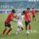 တရုတ် နိုင်ငံ ယူ ၁၉ ဘောလုံးအသင်း နှင့် တောင်ကိုရီးယား နိုင်ငံ ယူ၁၉ ဘောလုံးအသင်းတို့ ယှဉ်ပြိုင် ကစားနေမှုများအား တွေ့ရစဉ်(ဆင်ဟွာ)
