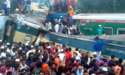 ဘင်္ဂလားဒေ့ရှ်နိုင်ငံတွင် ရထားနှစ်စင်းတိုက်မိနေသည်ကို တွေ့ရစဉ် (ဓာတ်ပုံ-အင်တာနက်)
