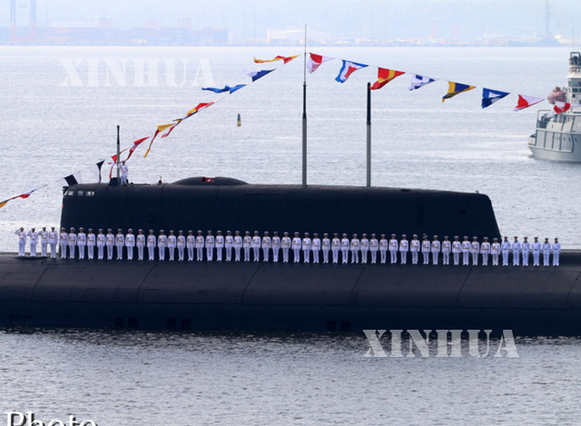 ရုရှားနိုင်ငံ၏ ဒီဇယ်-လျှပ်စစ် စွမ်းအင်သုံး Novorossiysk ရေငုပ်သင်္ဘောအား တပ်တော်ဝင်အခမ်းအနား၌ တွေ့ရစဉ်(ဆင်ဟွာ)