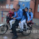ပါကစ္စတန်နိုင်ငံ လာဟိုးမြို့တွင် စာသင်ကျောင်းများပိတ်သဖြင့် ကျောင်းသားများအား ကျောင်းမှပြန်ခေါ်လာသည်ကို တွေ့ရစဉ် (ဆင်ဟွာ)