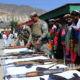 အာဖဂန်နစ္စတန်နိုင်ငံ ကူးနားပြည်နယ်တွင် ဩဂုတ်လက အစိုးရထံ အိုင်အက်စ်အဖွဲ့ဝင်များ လက်နက်ချခြင်း အခမ်းအနားအား တွေ့ရစဉ် (ဆင်ဟွာ)