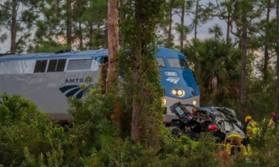 Palm Beach ခရိုင်၌ ရထားနှင့်ကား တိုက်မိမှု ဖြစ်စဉ်အား တွေ့ရစဉ်(ဓာတ်ပုံ - အင်တာနက်)