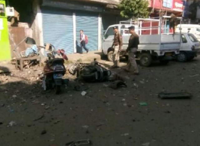 အိန္ဒိယနိုင်ငံတွင် ဗုံးပေါက်ကွဲမှုတစ်ခု ဖြစ်ပွားခဲ့သည်ကို တွေ့ရစဉ် (ဓာတ်ပုံ-အင်တာနက်)