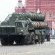ရုရှားနိုင်ငံထုတ် S-400 လေကြောင်းရန်ကာကွယ်ရေးစနစ်အားတွေ့ရစဉ်(ဆင်ဟွာ)
