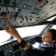 တရုတ်နိုင်ငံ၌ အမျိုးသမီး လေယာဉ်မှူး တစ်ဦးအား တွေ့ရစဉ်(ဆင်ဟွာ)