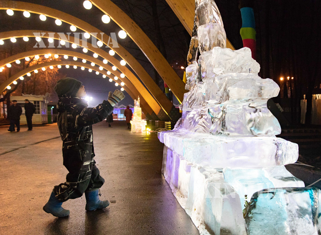 မှ၆- ရုရှား နိုင်ငံ မော်စကို မြို့ တွင် ကျင်းပပြုလုပ်သည့် တရုတ် နိုင်ငံ ဟာအယ်ပင်း ရေခဲ ပန်းပု ပြပွဲ မြင်ကွင်း(ဆင်ဟွာ)