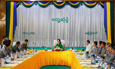 နိုင်ငံတော်၏အတိုင်ပင်ခံပုဂ္ဂိုလ် မြန်မာနိုင်ငံ ရဲတပ်ဖွဲ့ ရဲချုပ်နှင့် ရဲအရာရှိကြီးများအား တွေ့ဆုံဆွေးနွေးစဉ်(အတိုင်ပင်ခံရုံး)