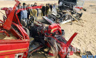 အီဂျစ်နိုင်ငံတွင် ဖြစ်ပွားခဲ့သည့် ယာဉ်မတော်တဆမှုတစ်ခုအား တွေ့ရစဉ်(ဆင်ဟွာ)