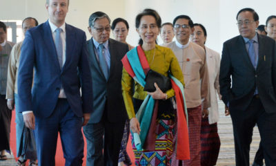 နိုင်ငံတော်၏အတိုင်ပင်ခံပုဂ္ဂိုလ် ဒေါ်အောင်ဆန်းစုကြည် နှင့်အဖွဲ့အား နေပြည်တော် အပြည်ပြည် ဆိုင်ရာ လေဆိပ်၌ တွေ့ရစဉ်(ဓာတ်ပုံ - Myanmar State Counsellor Office)