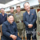 မြောက်ကိုရီးယားနိုင်ငံထိပ်တန်းခေါင်းဆောင်ကင်ဂျုံအန် နှင့် စစ်ဗိုလ်ချုပ်ကြီးများအားအတူတကွ တွေ့ရစဉ်(ဆင်ဟွာ)
