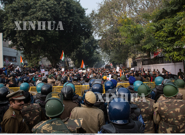 အိန္ဒိယနိုင်ငံတွင် နိုင်ငံသားဖြစ်ခွင့် ဥပဒေပြင်ဆင်ချက်အား ဆန့်ကျင်ဆန္ဒပြမှုများ ဖြစ်ပွားနေသည်ကို တွေ့ရစဉ်(ဆင်ဟွာ)